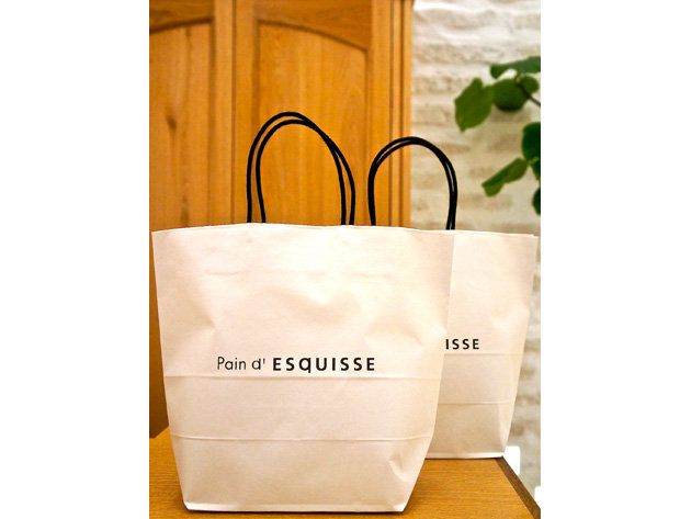 Paper bag, Bag, Shopping bag, Tote bag, Luggage and bags, Shoulder bag, Wood stain, Brand, Label, Varnish, 