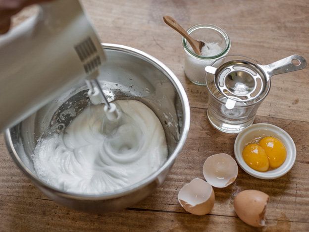 Ingredient, Food, Egg yolk, Kitchen utensil, Batter, Paste, Cream cheese, Strained yogurt, Mascarpone, Egg white, 