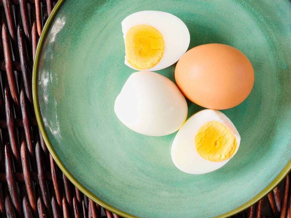 Egg yolk, Food, Ingredient, Egg, Serveware, Egg white, Egg, Dishware, Breakfast, Kitchen utensil, 