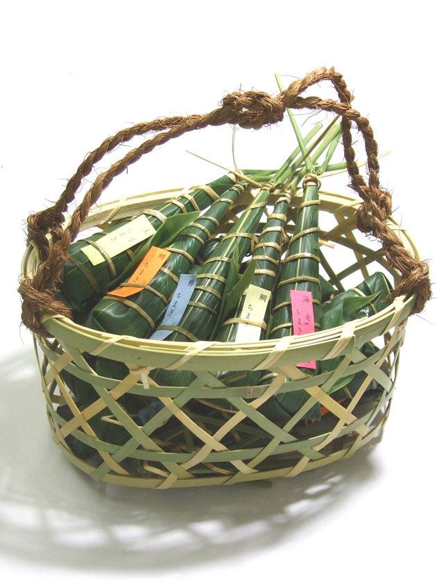 Basket, Gift basket, Present, Storage basket, Hamper, Home accessories, Plant, Fashion accessory, Wicker, Bag, 