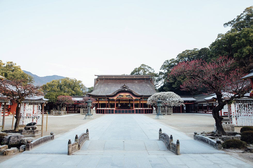 Chinese architecture, Japanese architecture, Temple, Place of worship, Shrine, Roof, Historic site, Holy places, Tourist attraction, Shinto shrine, 