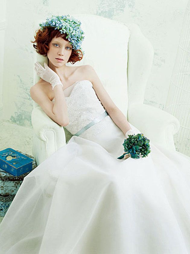 Wedding dress, Gown, Dress, Clothing, White, Bridal clothing, Headpiece, Bride, Bridal party dress, Shoulder, 