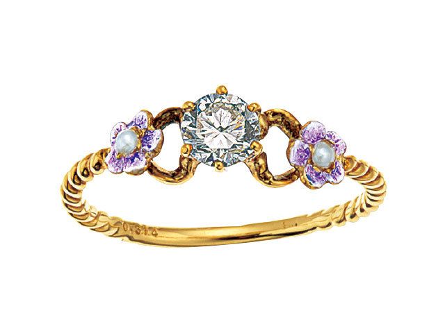 Jewellery, Fashion accessory, Violet, Natural material, Gemstone, Body jewelry, Beige, Lavender, Diamond, Metal, 