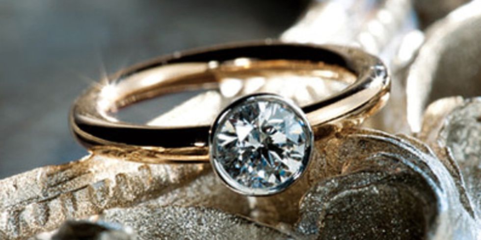 Ring, Fashion accessory, Engagement ring, Jewellery, Pre-engagement ring, Body jewelry, Diamond, Wedding ring, Macro photography, Gemstone, 