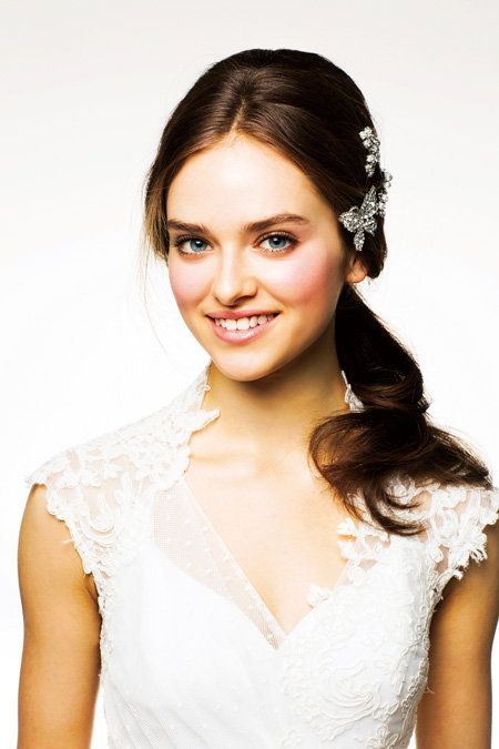 Clothing, Hairstyle, Skin, Sleeve, Forehead, Shoulder, Eyebrow, Textile, Bridal clothing, Joint, 