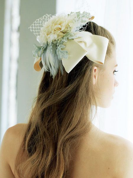 Hairstyle, Hair accessory, Headpiece, Style, Petal, Headgear, Bridal accessory, Costume accessory, Beauty, Neck, 