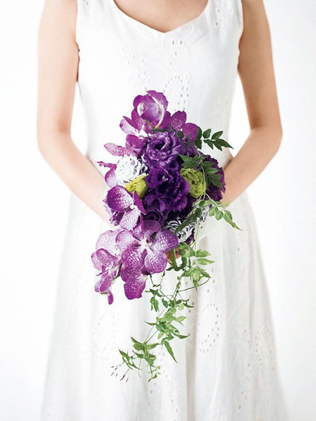 Clothing, Petal, Shoulder, Textile, Dress, Joint, White, Flower, Cut flowers, Purple, 