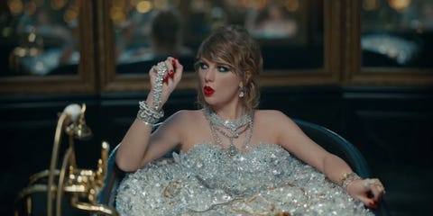 総額10億円越え テイラー スウィフトが Look What You Made Me Do のmvで使用したジュエリーを検証