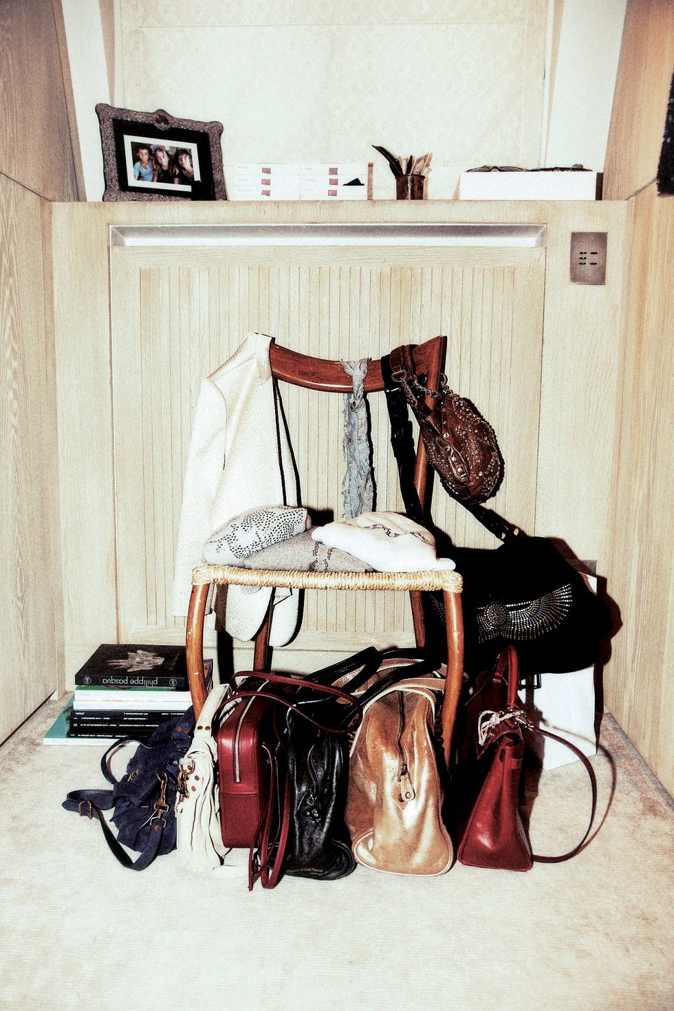 Room, Bag, Linens, Baggage, Shoulder bag, 