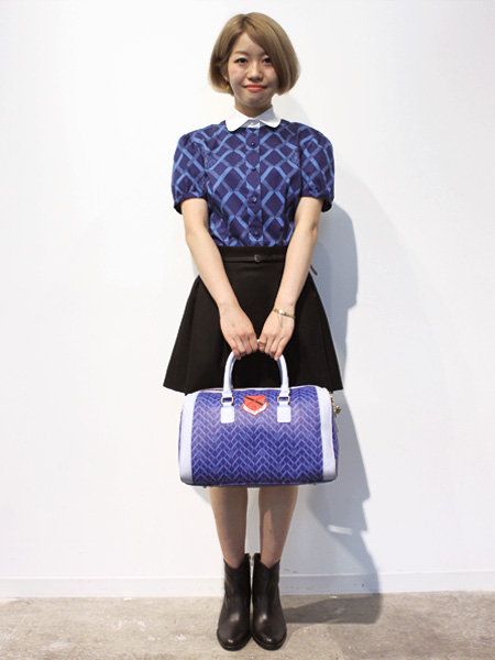Clothing, Blue, Sleeve, Shoulder, Bag, Textile, Pattern, Fashion accessory, Style, Electric blue, 