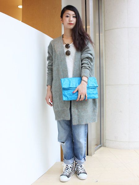 Clothing, Sleeve, Shoulder, Denim, Textile, Joint, Outerwear, Standing, Style, Street fashion, 