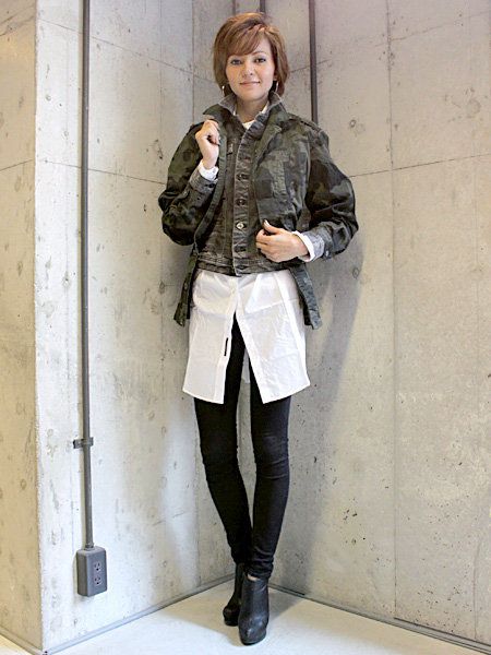 Clothing, Sleeve, Jacket, Textile, Joint, Outerwear, Collar, Style, Knee, Street fashion, 