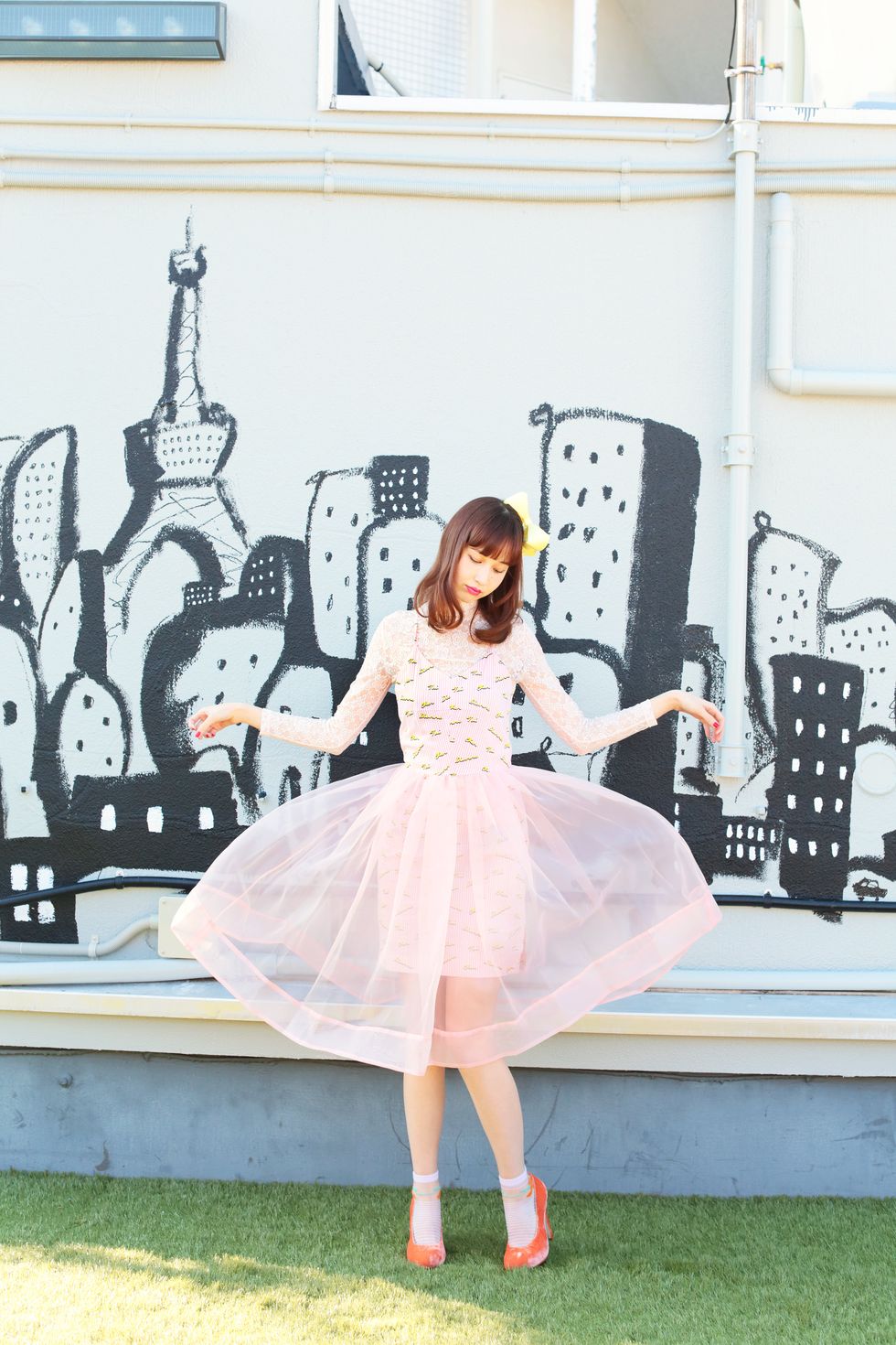 Clothing, Dress, White, Pink, Style, One-piece garment, Day dress, Costume, Gown, Picture frame, 