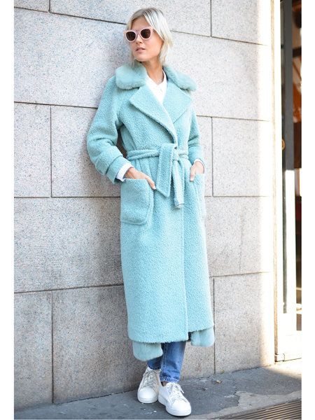 Clothing, Sleeve, Coat, Textile, Outerwear, Collar, Style, Street fashion, Sunglasses, Teal, 
