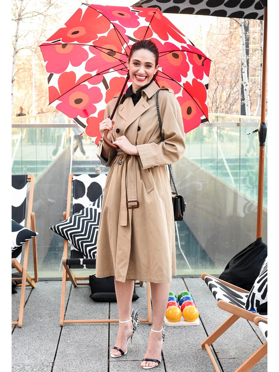 Sleeve, Coat, Outerwear, Bag, Fashion accessory, Street fashion, Luggage and bags, Pattern, Overcoat, Umbrella, 
