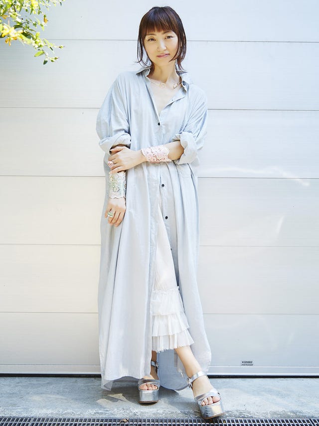 Sleeve, Street fashion, Fashion model, Beige, Sandal, Bangs, Fashion design, Makeover, Foot, Costume design, 