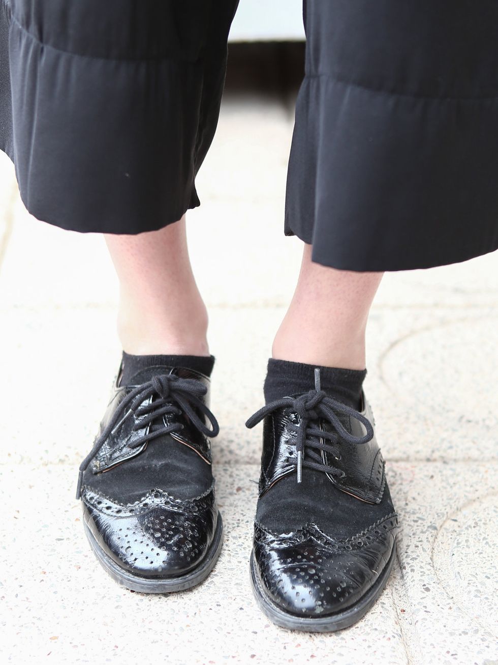 Footwear, Shoe, Human leg, Joint, White, Style, Fashion, Black, Grey, Street fashion, 