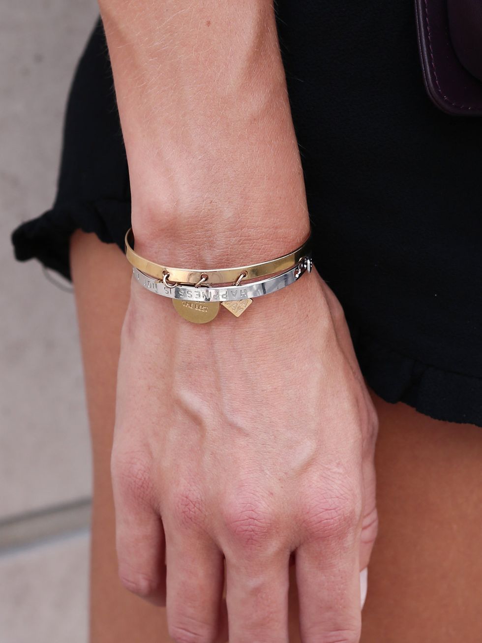 Finger, Brown, Wrist, Joint, Style, Fashion accessory, Jewellery, Tan, Body jewelry, Nail, 