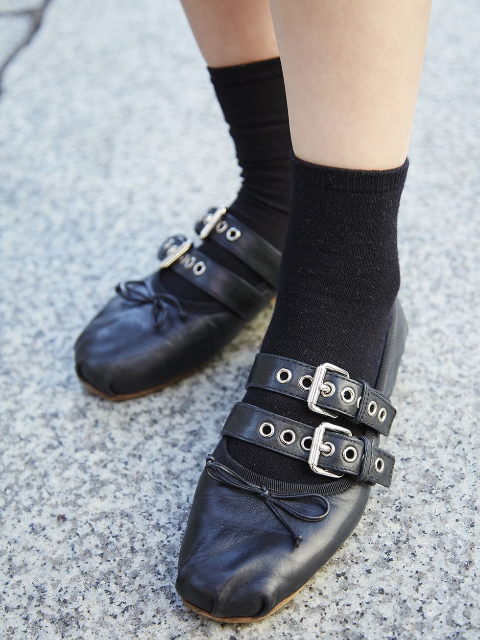 Human leg, Joint, Style, Fashion, Black, Close-up, Sock, Leather, Fashion design, Silver, 