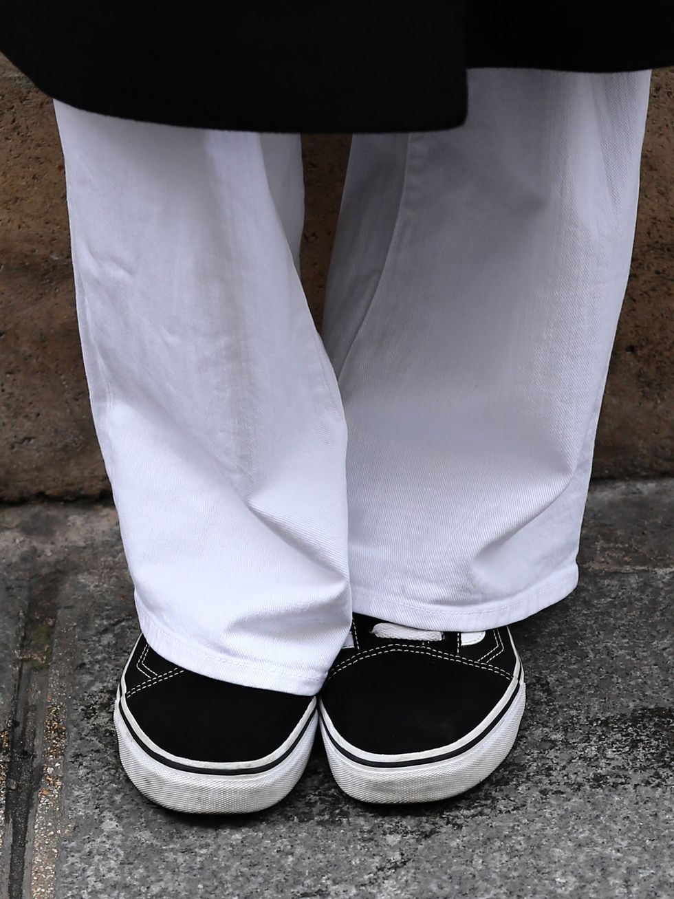 Footwear, White, Shoe, Black, Leg, Human leg, Plimsoll shoe, Jeans, Black-and-white, Trousers, 