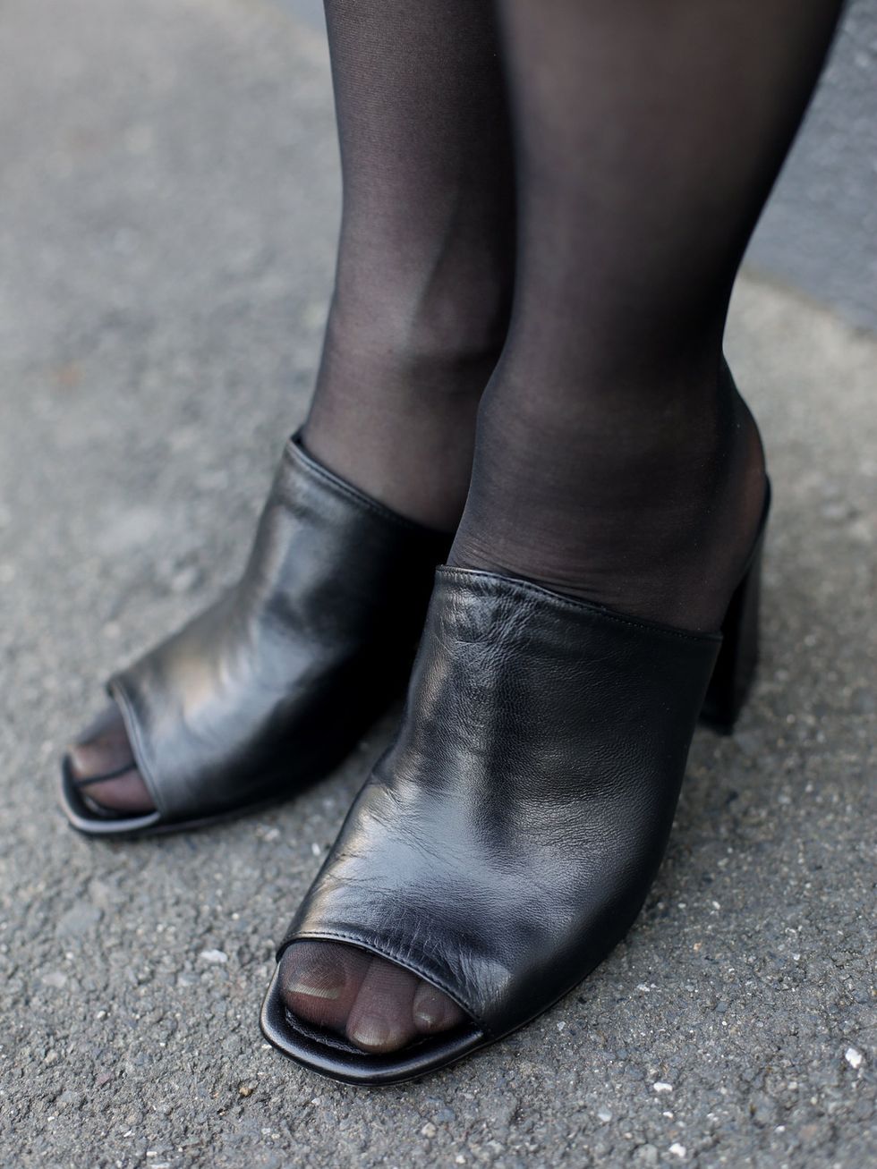 Footwear, Shoe, Black, Human leg, Ankle, Leg, Brown, Joint, Fashion, Sandal, 