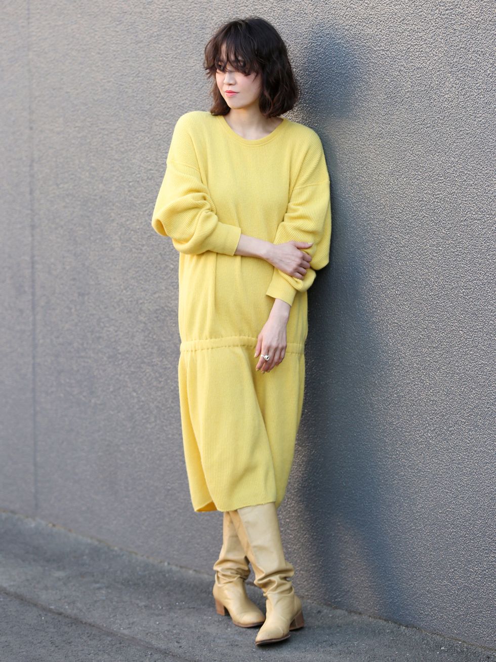 Yellow, Sleeve, Shoulder, Textile, Standing, Street fashion, Beige, Costume, Fashion model, Makeover, 