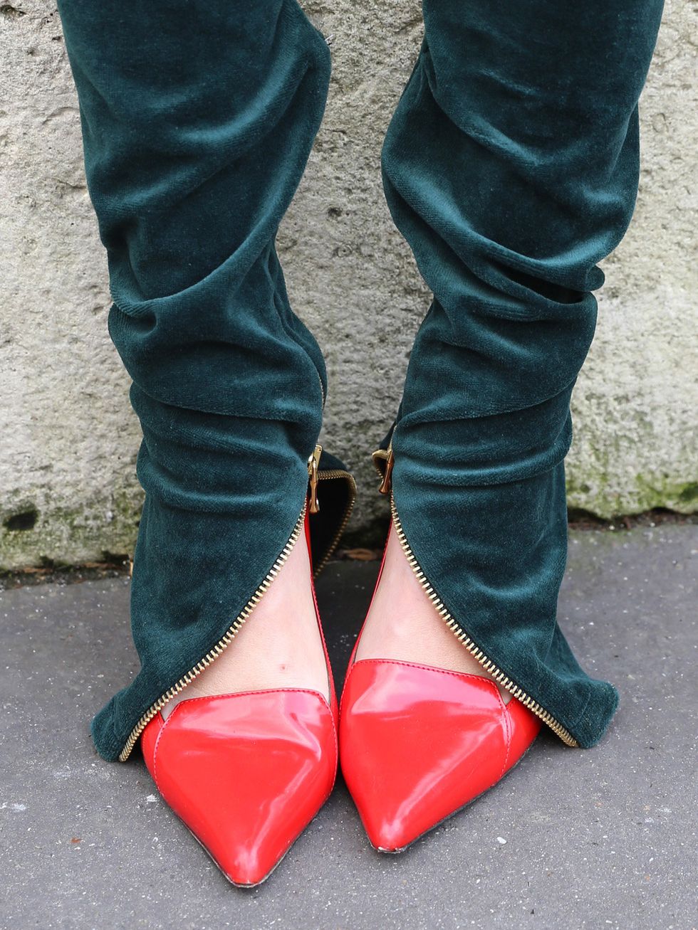 Green, Shoe, Red, Style, Carmine, Fashion, Teal, Fashion design, Leather, Dress shoe, 