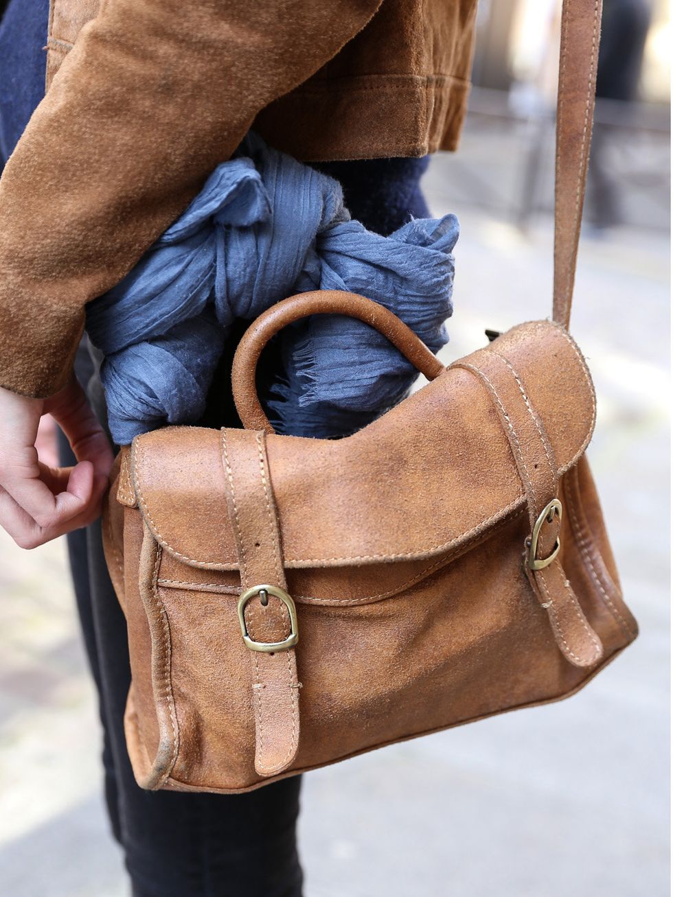 Brown, Bag, Textile, Style, Fashion accessory, Leather, Tan, Shoulder bag, Street fashion, Denim, 