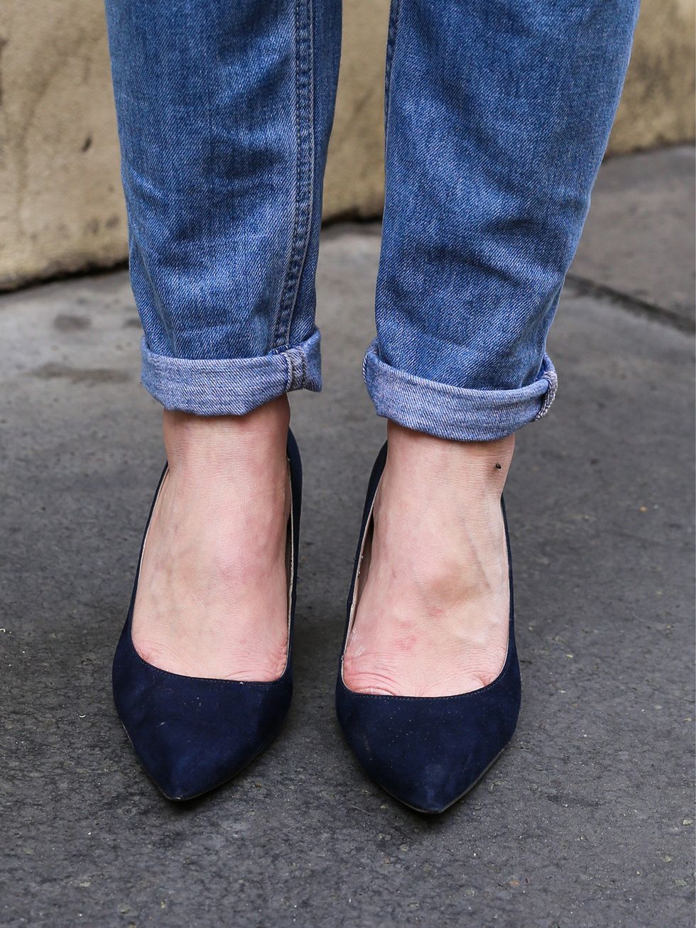 Footwear, Denim, Jeans, Blue, Shoe, Leg, Ankle, Cobalt blue, Street fashion, Electric blue, 