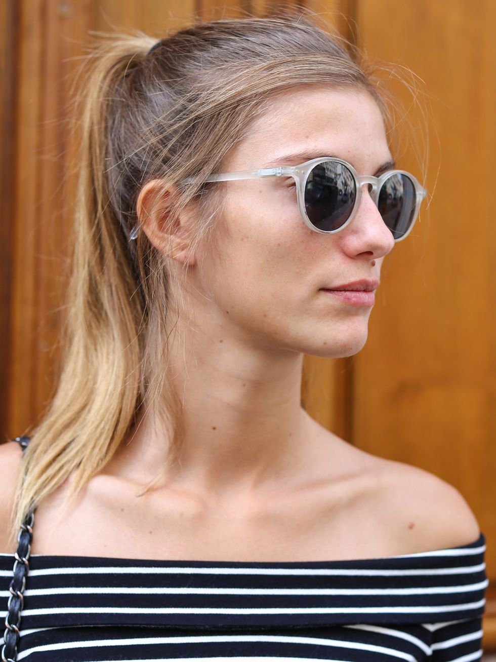 Eyewear, Hair, Sunglasses, Hairstyle, Glasses, Blond, Beauty, Cool, Shoulder, Chin, 
