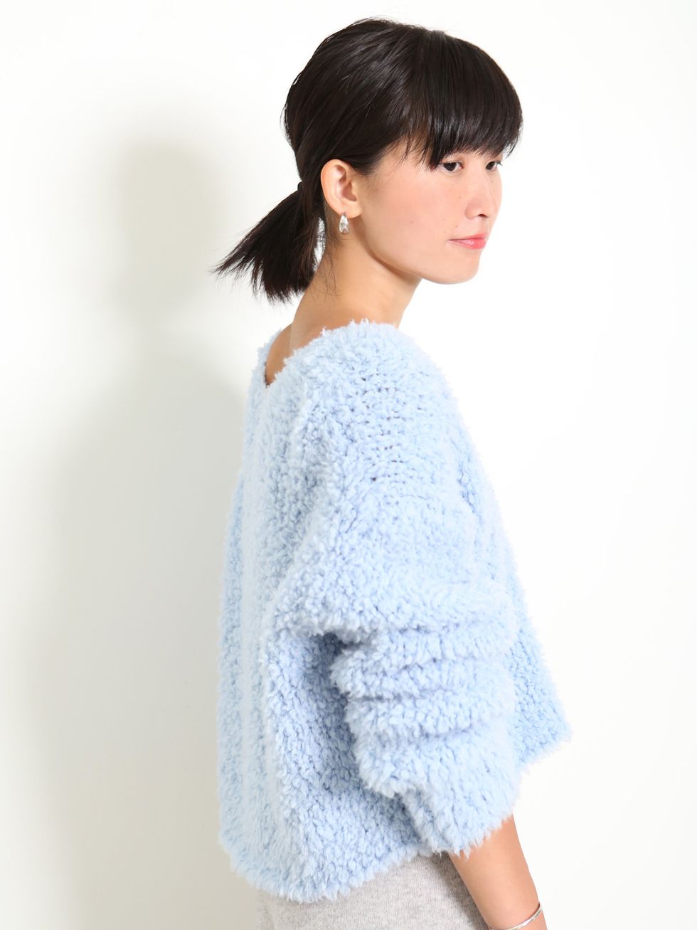 Clothing, Shoulder, White, Blue, Outerwear, Neck, Fur, Sleeve, Joint, Sweater, 