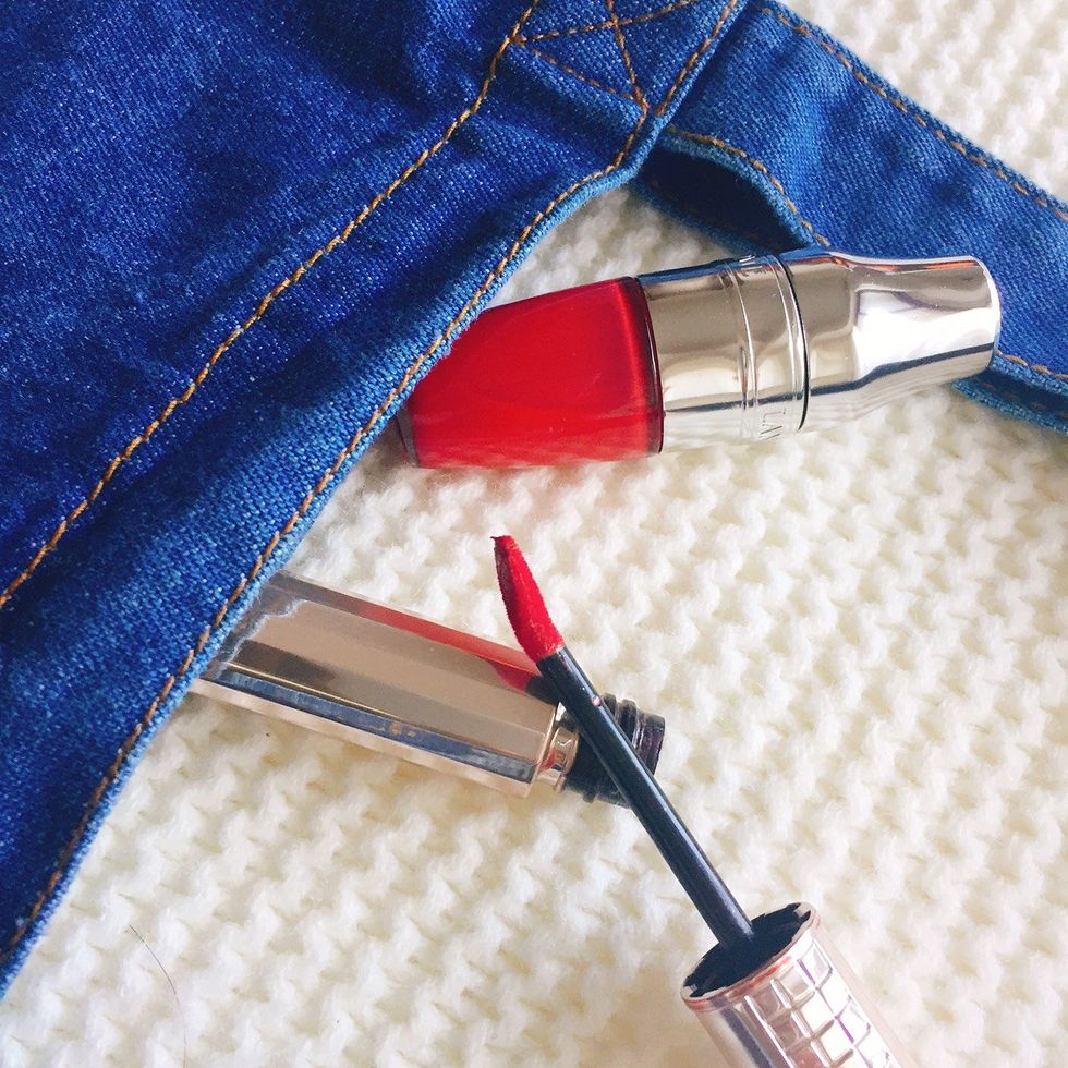 Red, Pen, Electric blue, Fountain pen, Material property, Jeans, Office supplies, Lipstick, 