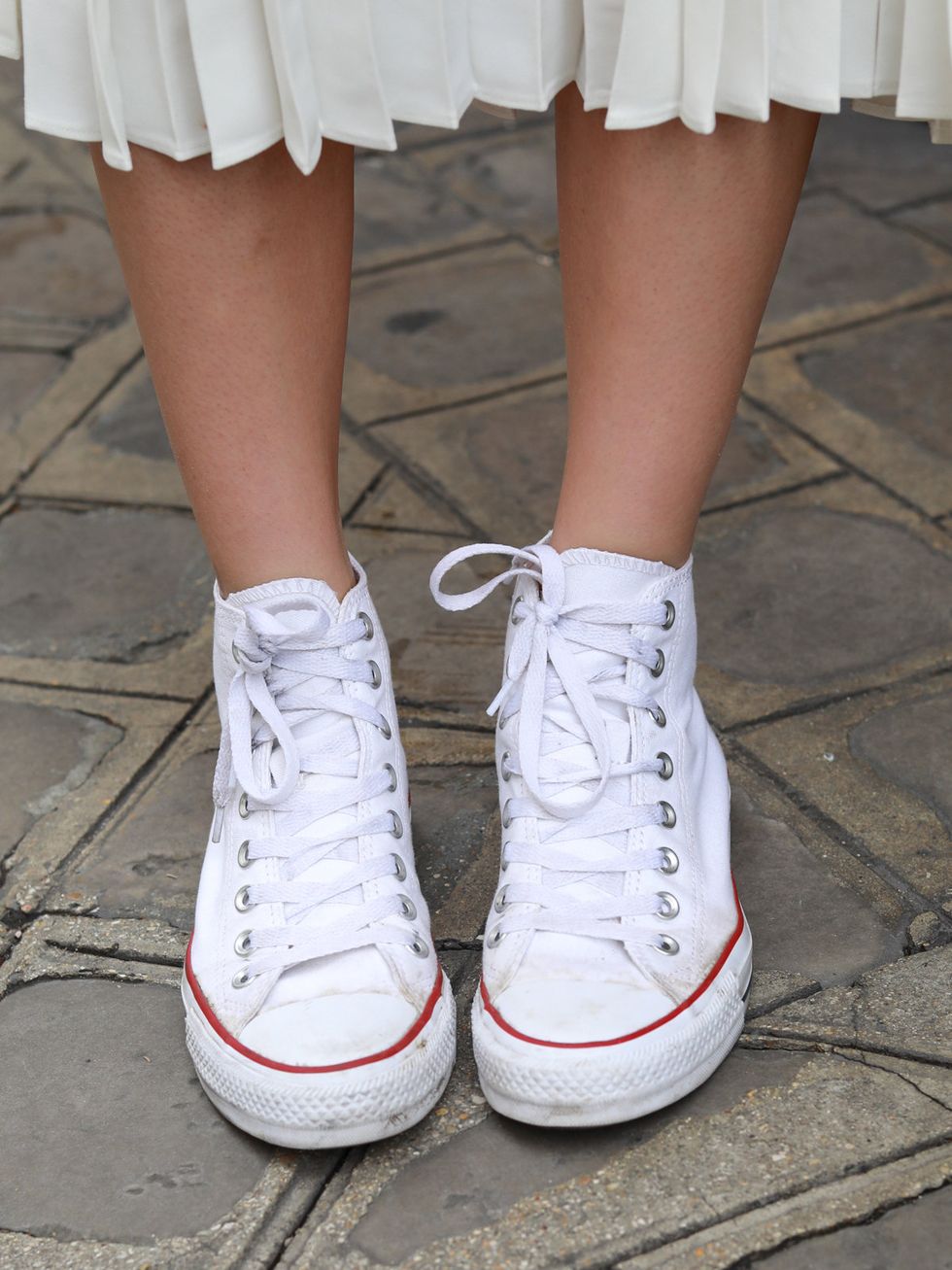 Footwear, White, Shoe, Plimsoll shoe, Human leg, Ankle, Fashion, Leg, Beige, Street fashion, 
