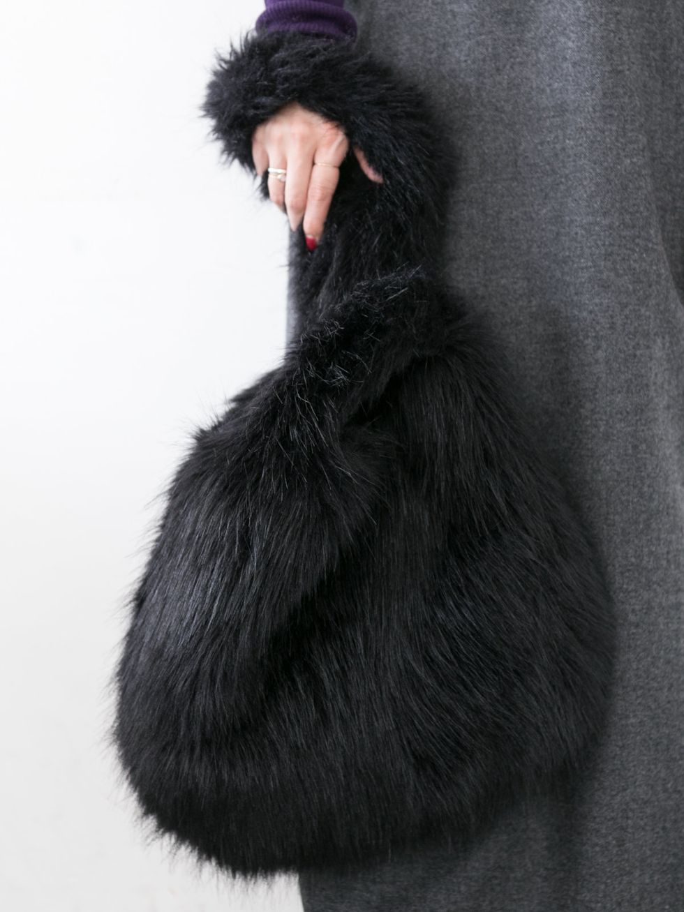 Fur, Clothing, Fur clothing, Neck, Outerwear, Stole, Textile, Hood, Ear, Tail, 