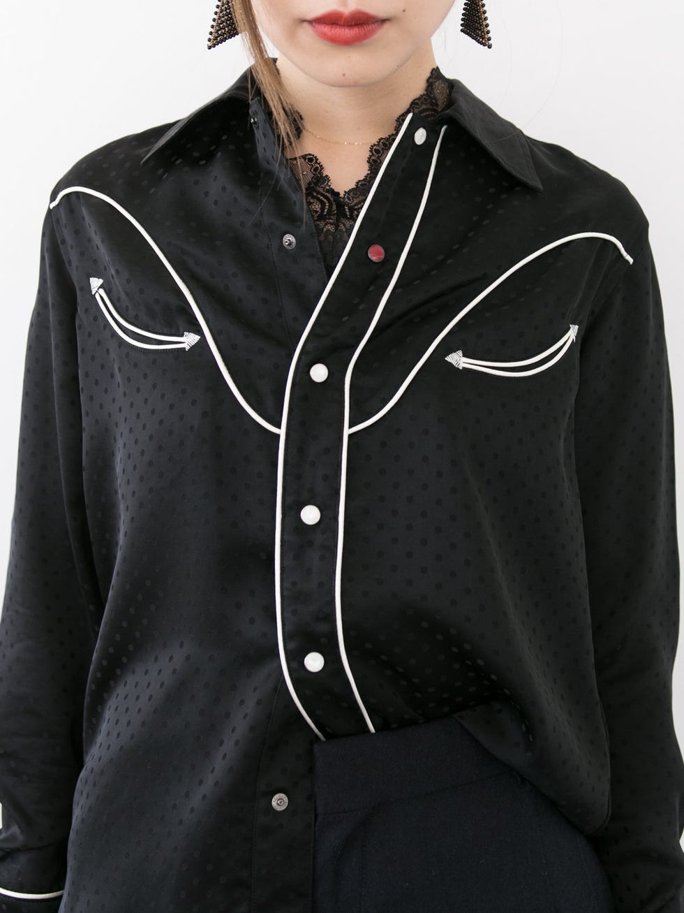 Clothing, Black, Outerwear, Jacket, Sleeve, Neck, Collar, Zipper, Textile, Top, 