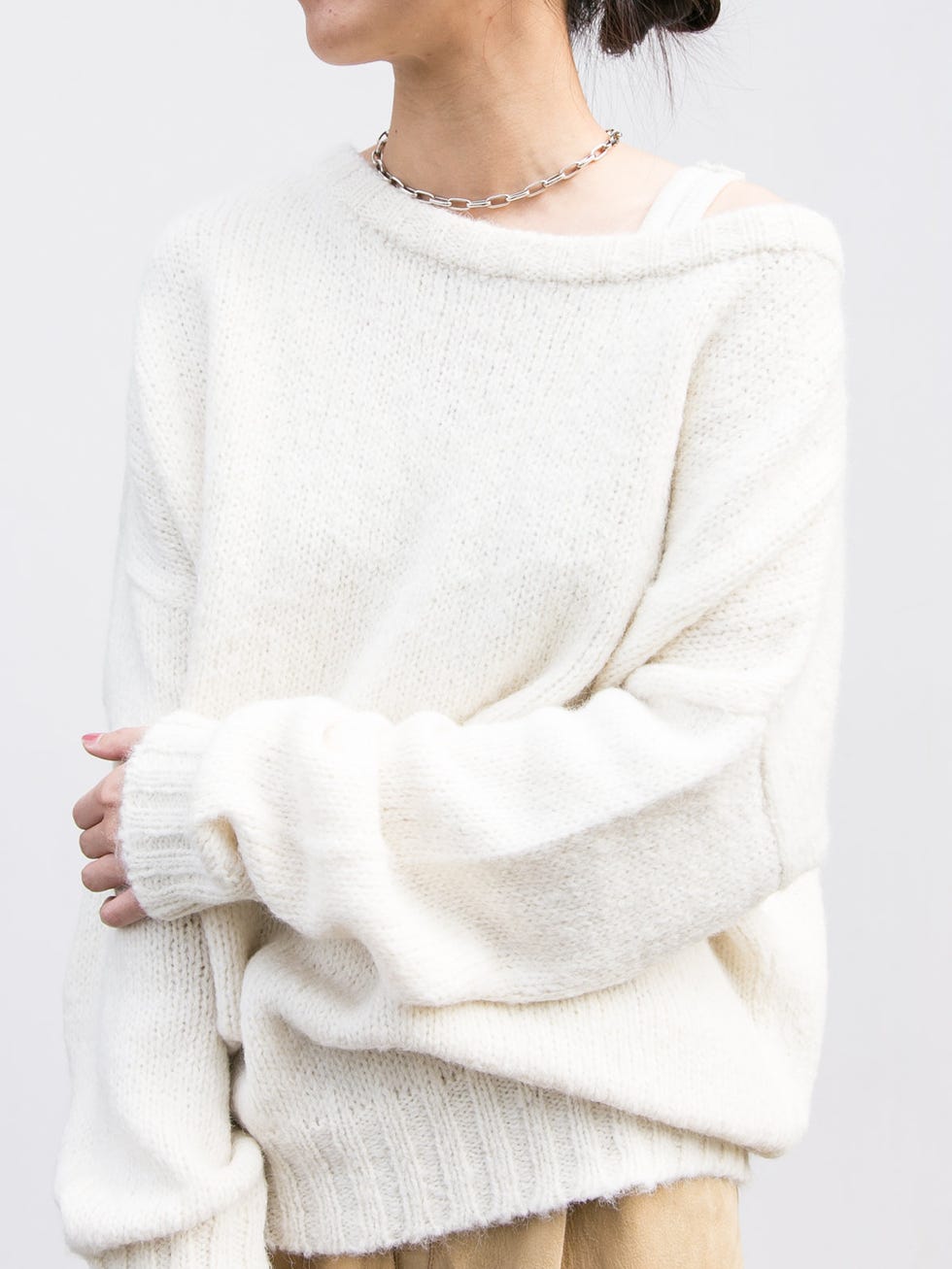Clothing, White, Neck, Shoulder, Sweater, Outerwear, Sleeve, Beige, Fur, Top, 