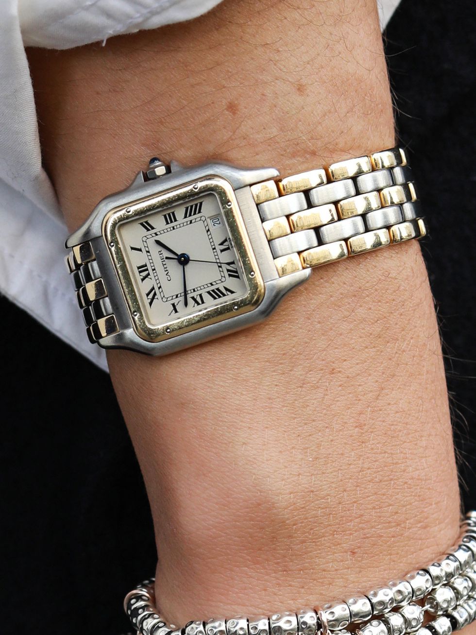 Analog watch, Watch, Watch accessory, Wrist, Fashion accessory, Fashion, Jewellery, Silver, Strap, Font, 