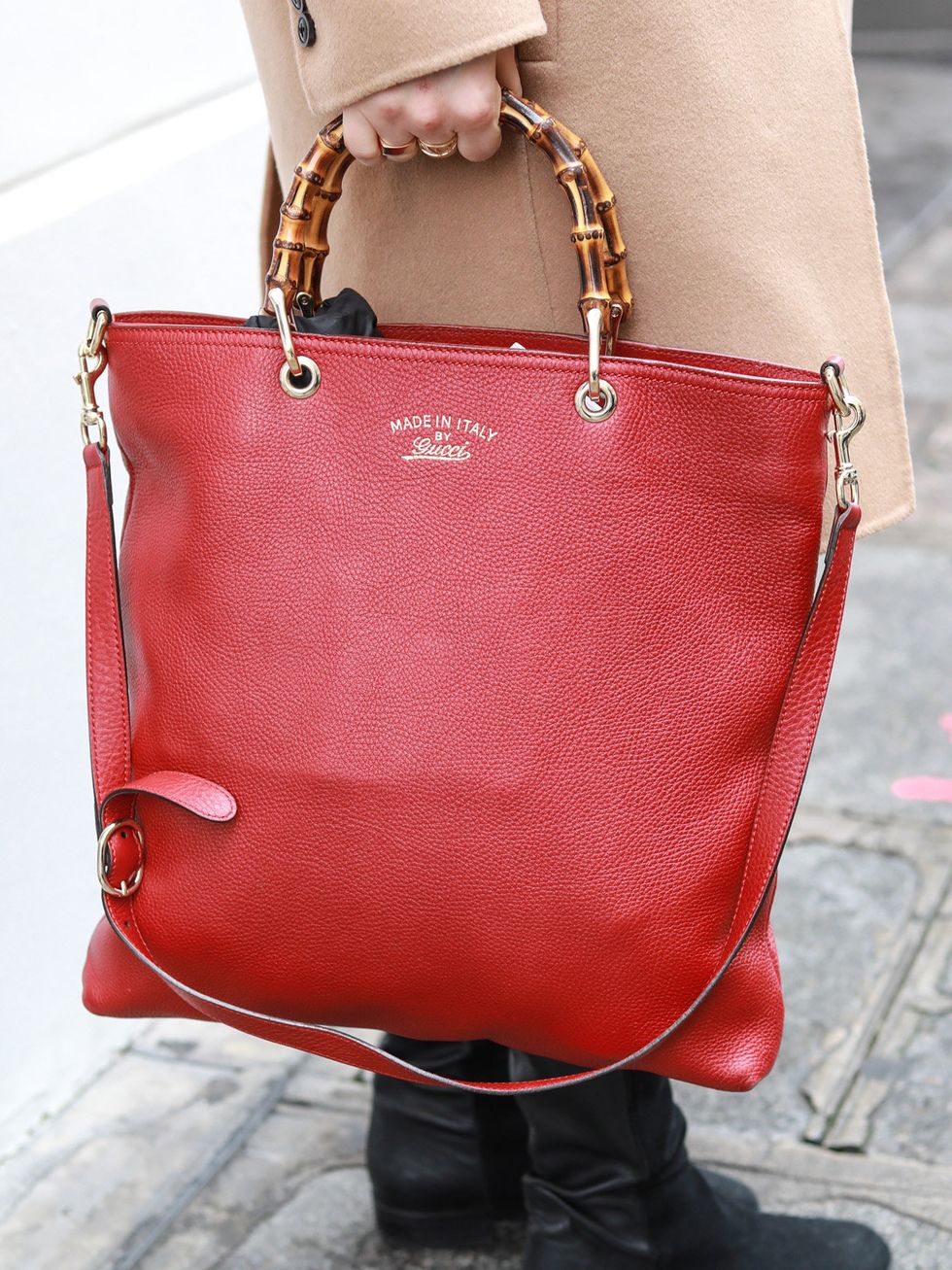 Bag, Handbag, Red, Shoulder bag, Pink, Fashion accessory, Product, Leather, Fashion, Material property, 