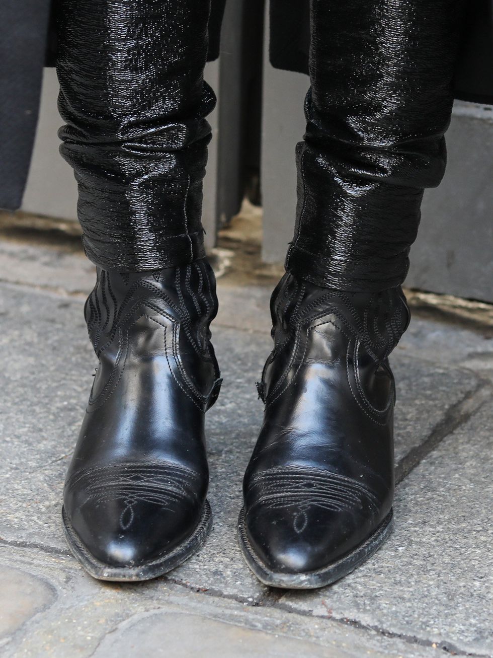 Footwear, Black, Boot, Shoe, Motorcycle boot, Leg, Leather, Riding boot, Human leg, Knee-high boot, 