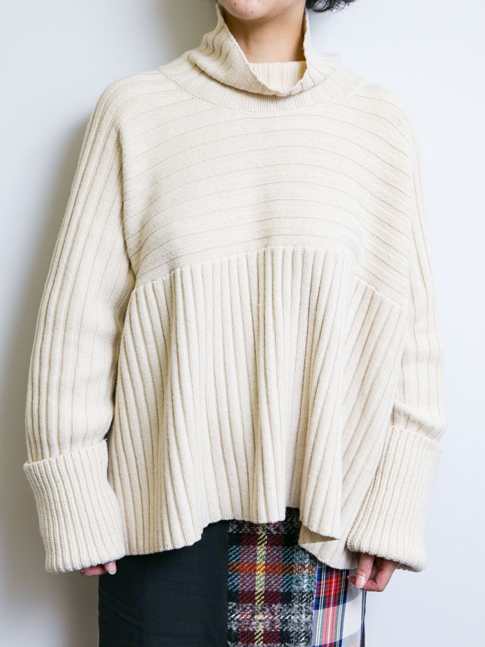 Clothing, White, Neck, Outerwear, Sleeve, Wool, Sweater, Beige, Shoulder, Fashion, 