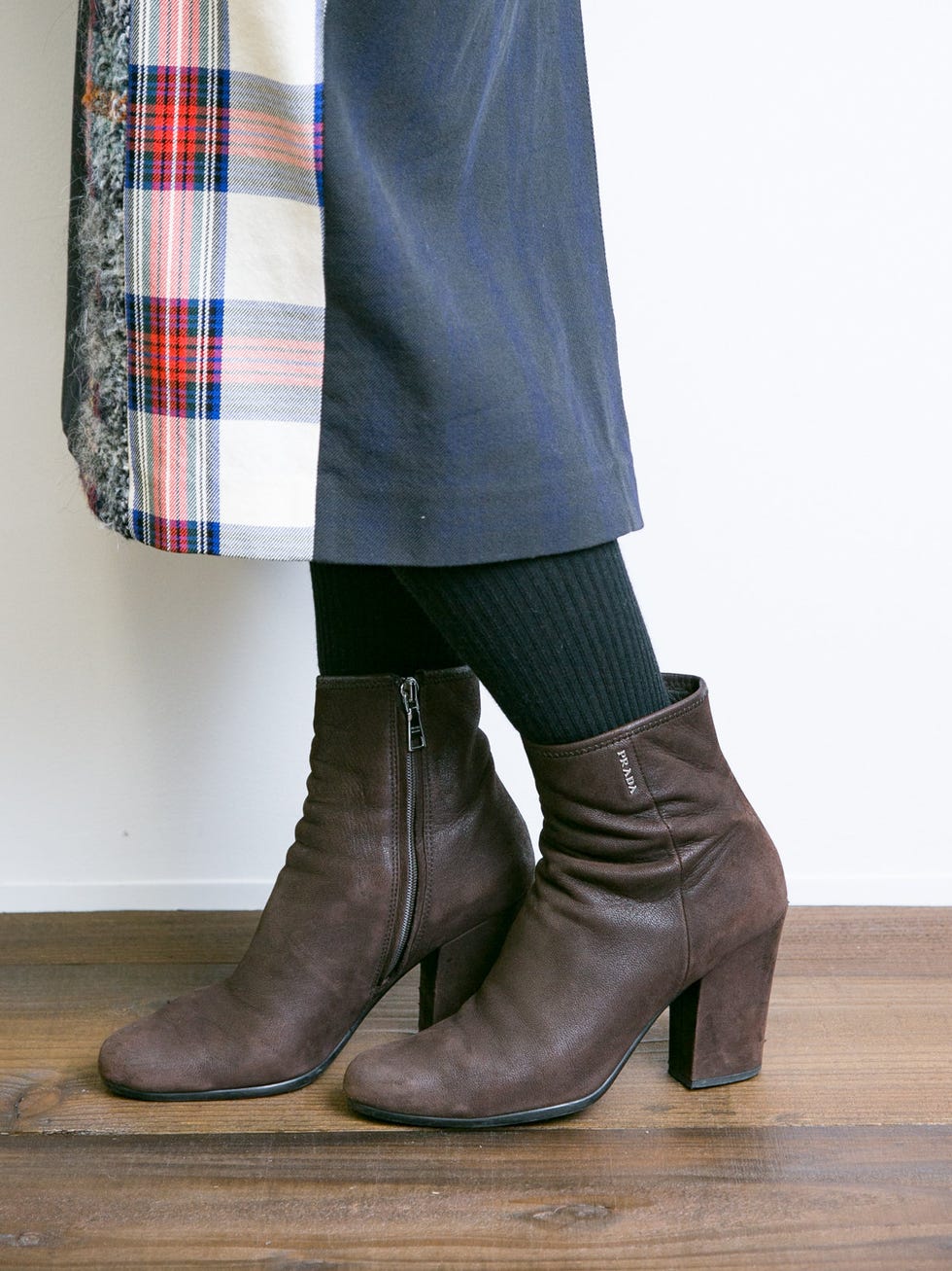 Footwear, Boot, Plaid, Green, Shoe, Brown, Pattern, Tartan, Riding boot, Design, 