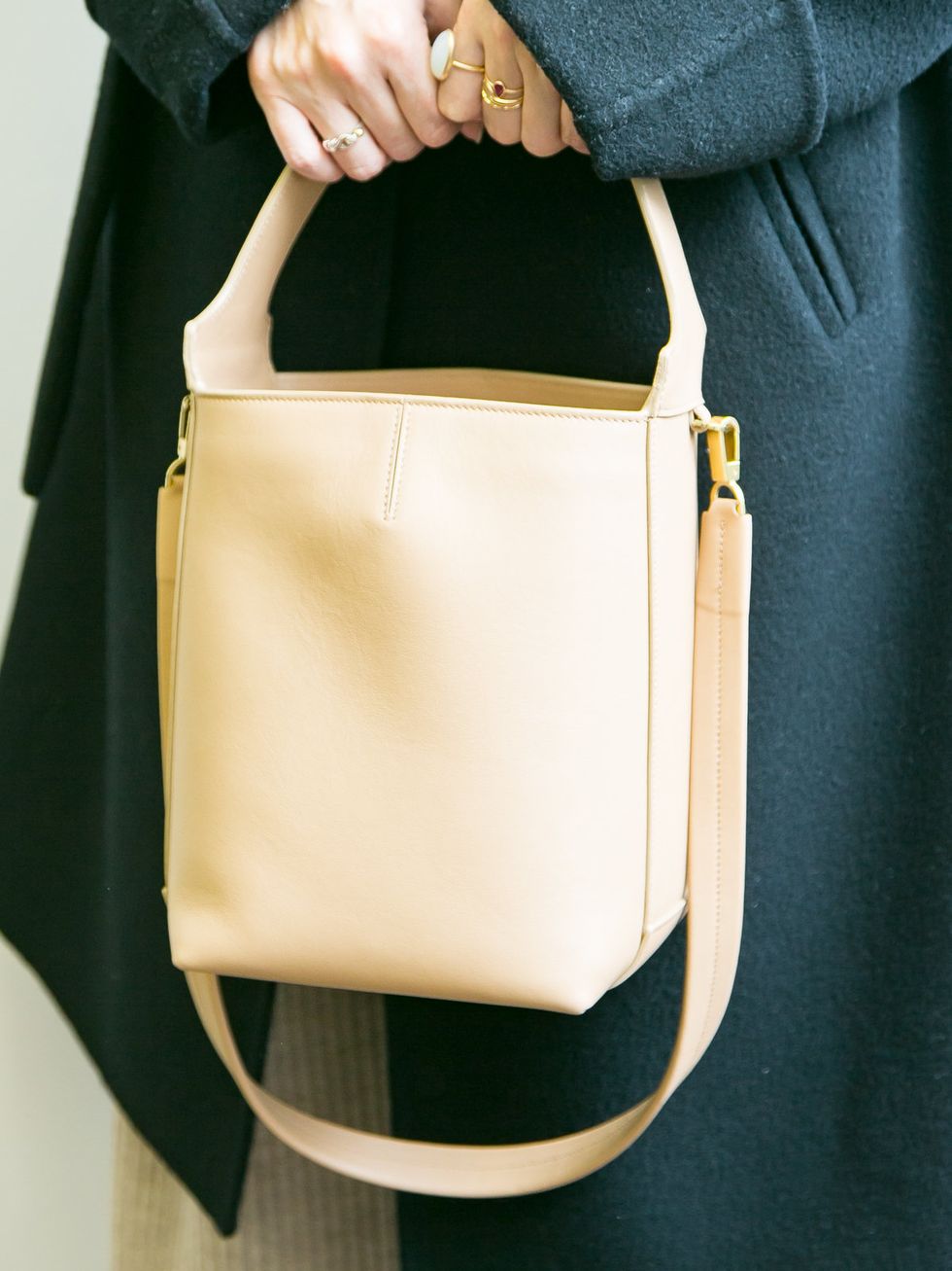 Bag, Handbag, White, Shoulder, Fashion accessory, Yellow, Tote bag, Leather, Shoulder bag, Satchel, 