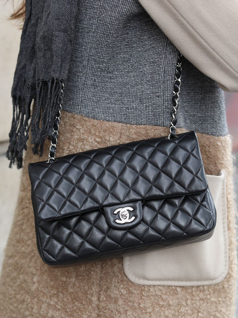 Bag, Black, Handbag, Fashion accessory, Leather, Fashion, Silver, Shoulder bag, Street fashion, Design, 
