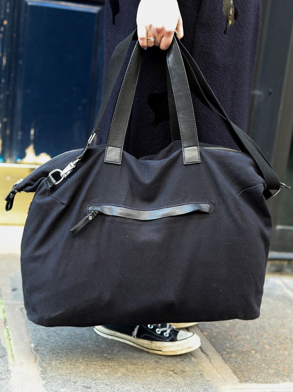 Bag, Handbag, Black, Hobo bag, Shoulder bag, Fashion accessory, Hand luggage, Shoulder, Material property, Diaper bag, 