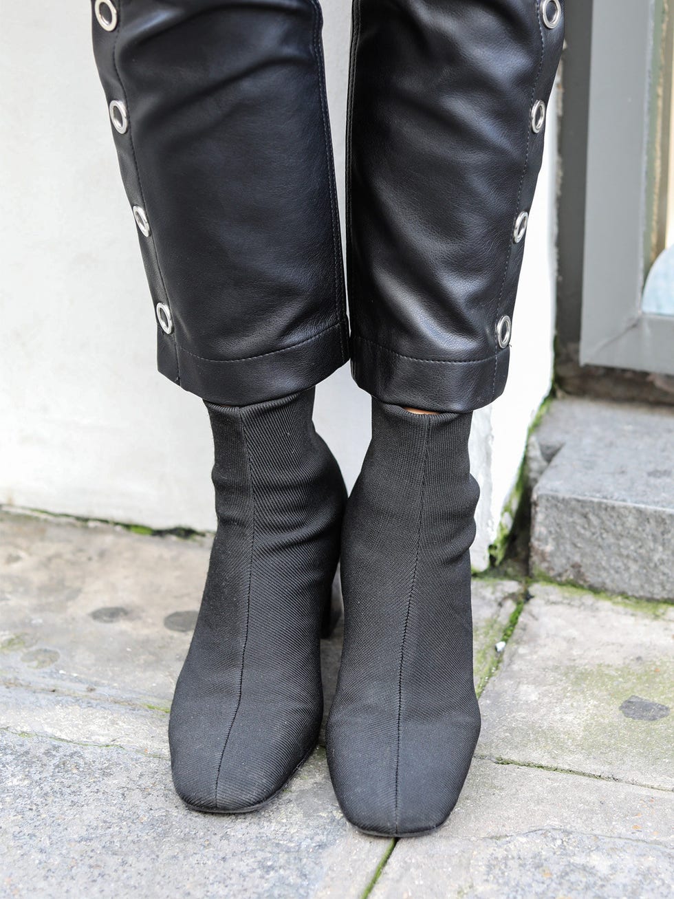 Textile, Boot, Style, Fashion, Knee-high boot, Black, Leather, Curtain, Costume accessory, Fashion design, 