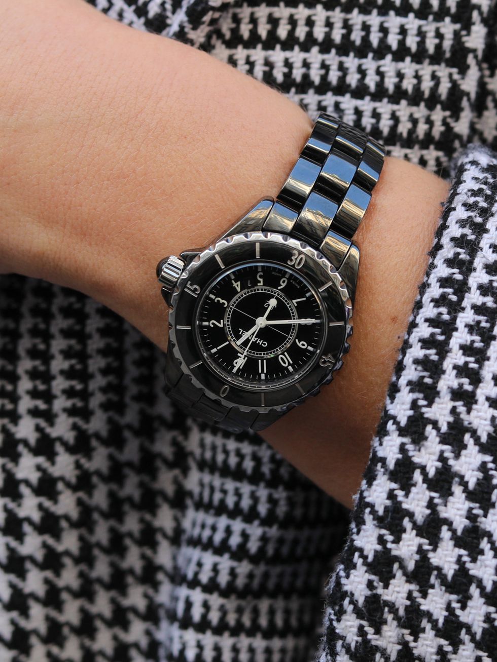 Wrist, Watch, Textile, Pattern, Fashion accessory, Analog watch, Watch accessory, Fashion, Black, Metal, 