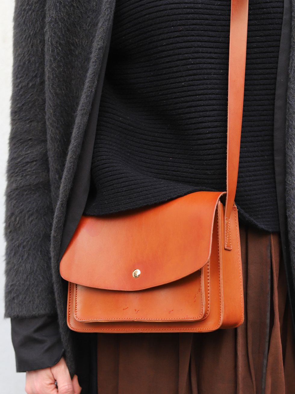 Brown, Textile, Orange, Bag, Tan, Fashion, Shoulder bag, Leather, Khaki, Luggage and bags, 