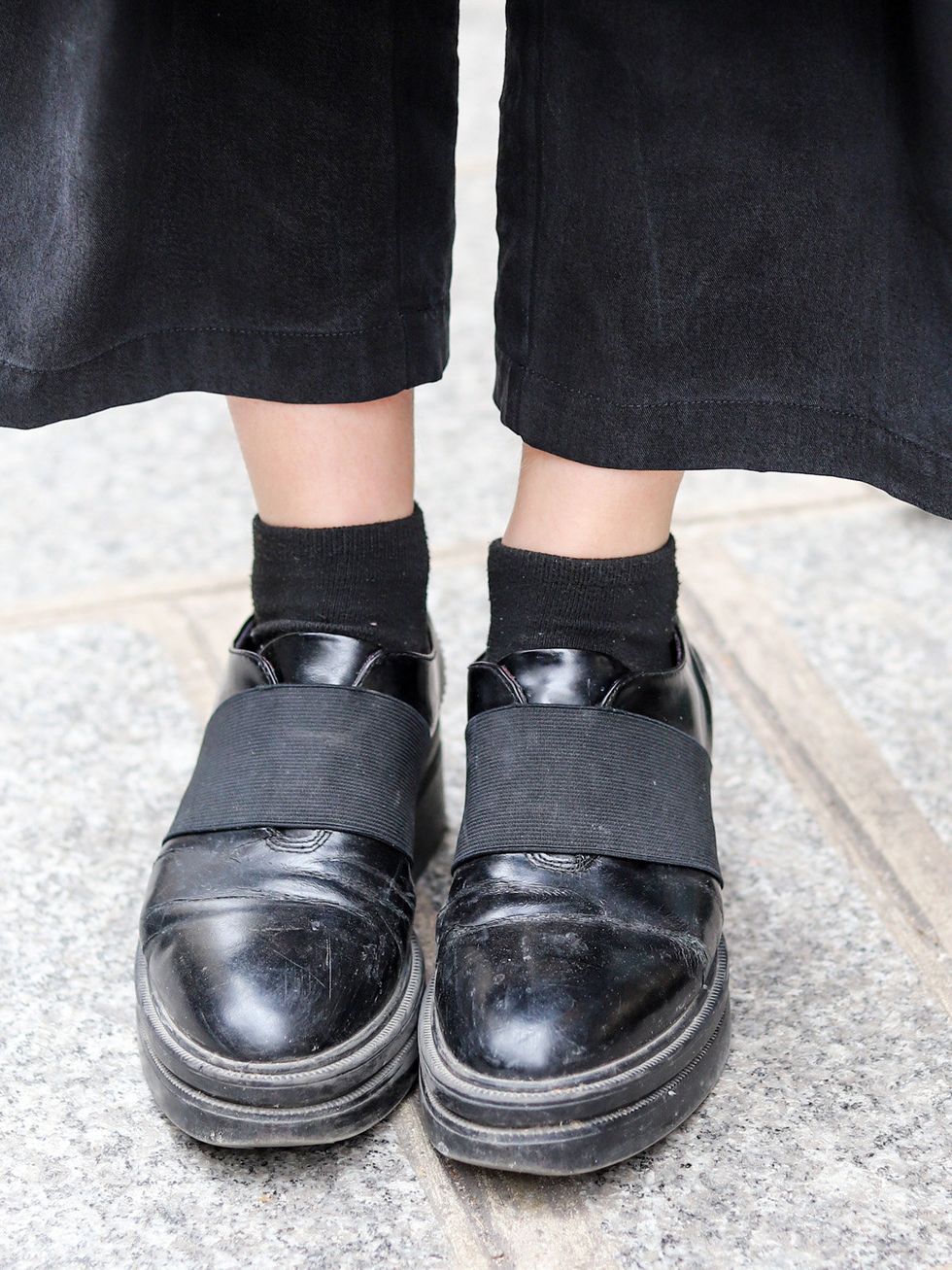Footwear, Shoe, Human leg, Style, Fashion, Black, Grey, Street fashion, Silver, Leather, 