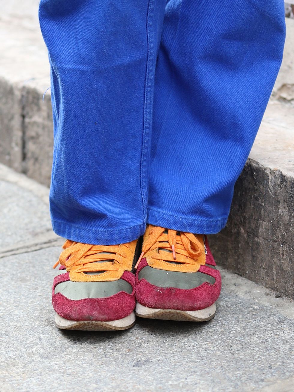 Clothing, Blue, Trousers, Human leg, Denim, Textile, Joint, Red, Street fashion, Electric blue, 