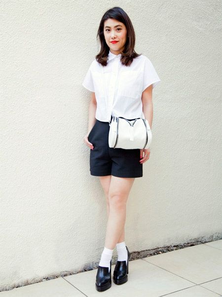 Clothing, Sleeve, Shoulder, Human leg, Joint, Collar, Outerwear, White, Style, T-shirt, 